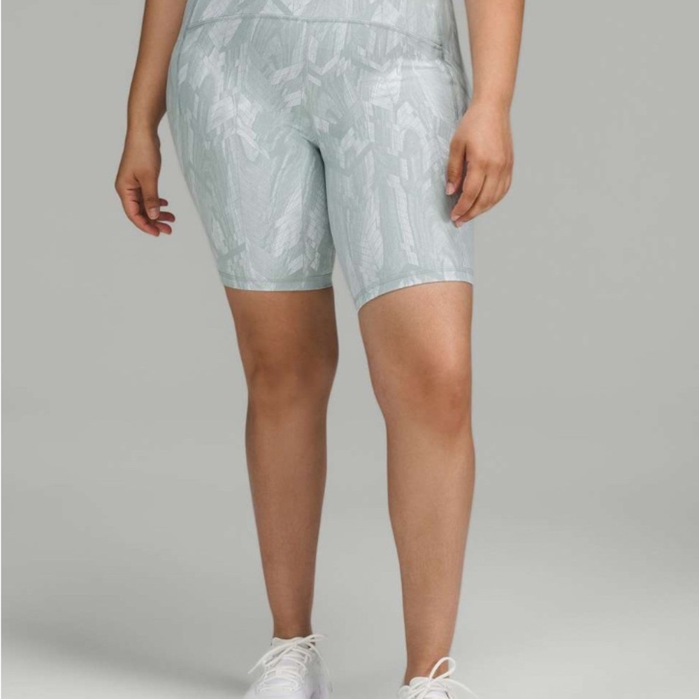 Lululemon Size 4 Swift Speed HR 8” Shorts